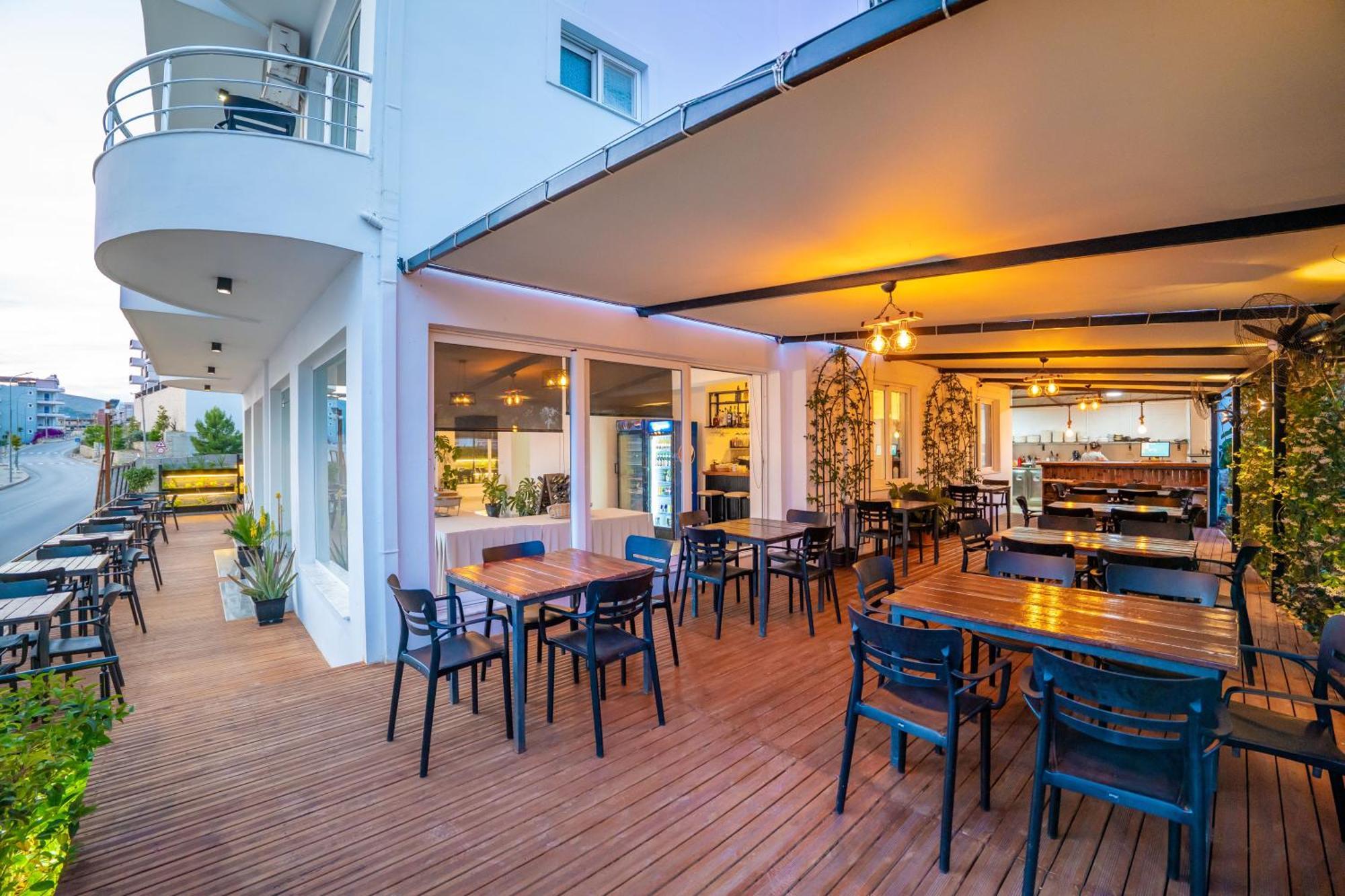 Alnes Hotel Sarande Exterior photo